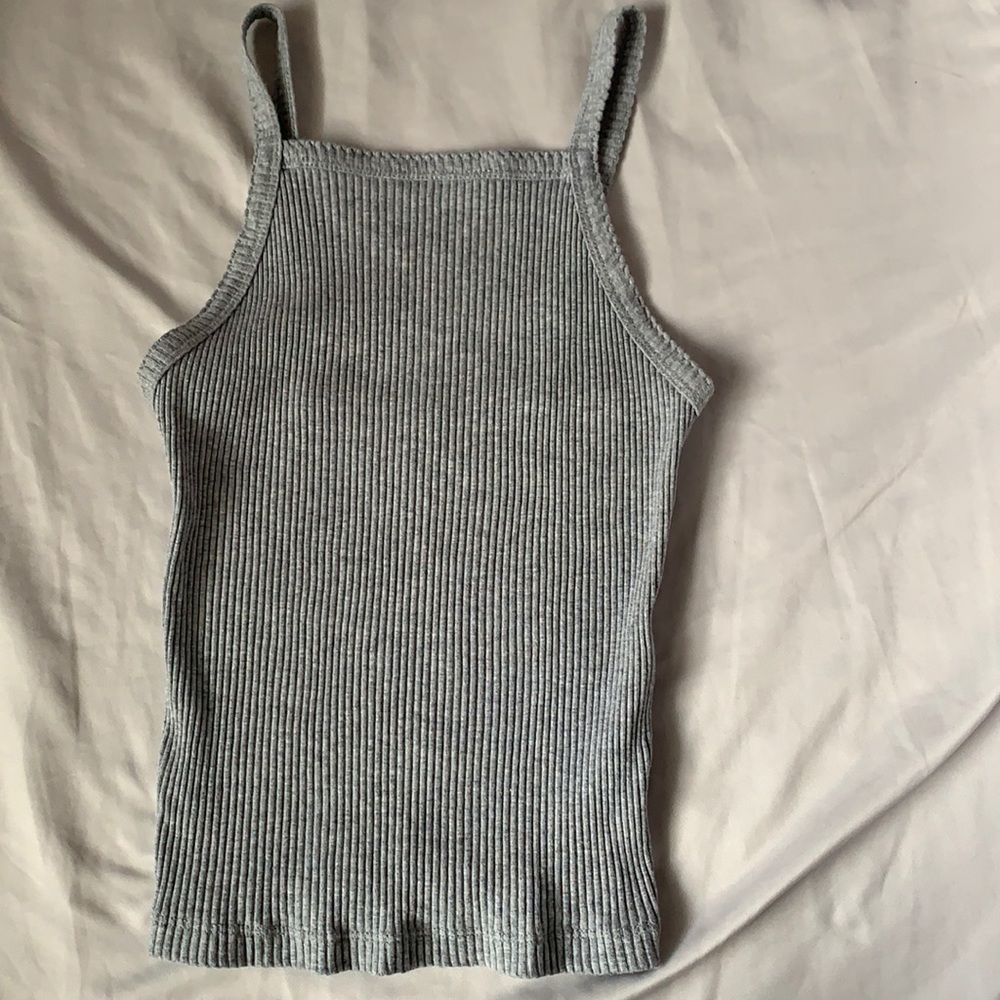 grey tank top